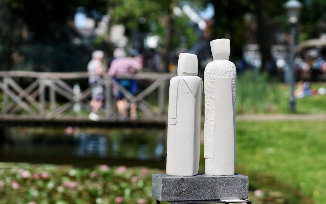 Kijken, kijken en soms zelfs kopen bij “Beelden in het Park”